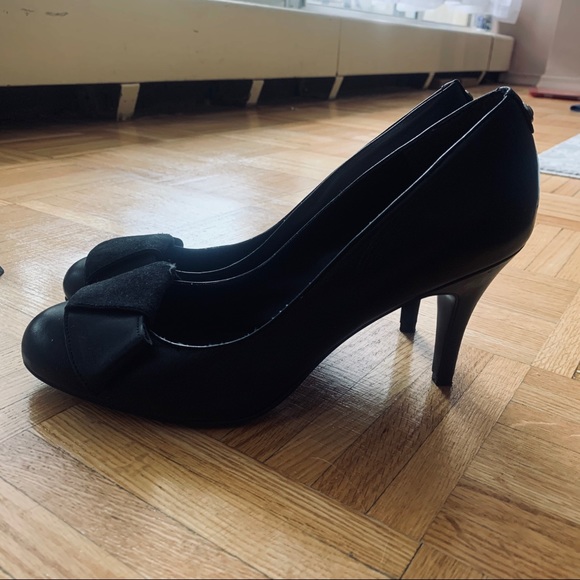 Black Guess 8.5 round toe Pumps with bow - Picture 2 of 8